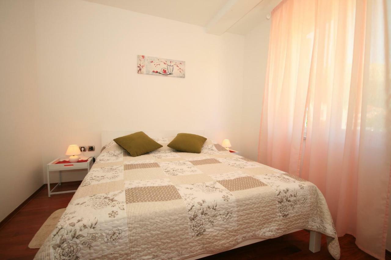 Apartment Mimoza 5, Baska, Krk Eksteriør billede